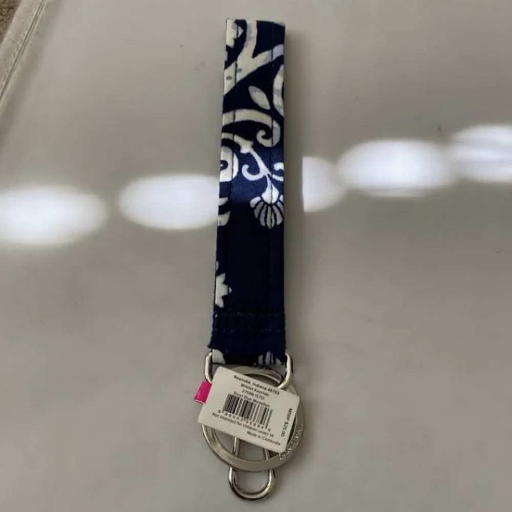 Vera Bradley Women’s Wristlet Keychain Key Ring Leash Clip Steel Blue‎ Medallion